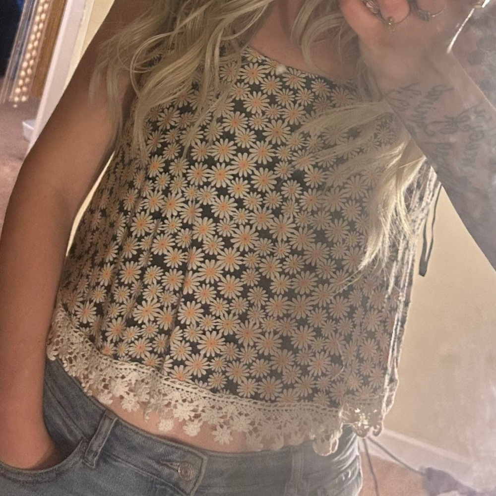 Sunflower & lace crop top, size small!
